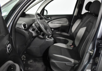 Подержанный автомобиль Citroen C3 Picasso 2009 года (10 фото)