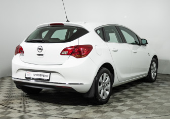 Подержанный автомобиль Opel Astra Hatchback 2015 года (5 фото)
