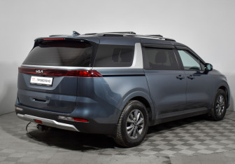 Подержанный автомобиль Kia Carnival 2021 года (5 фото)