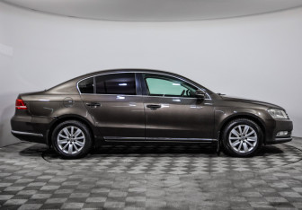 Подержанный автомобиль Volkswagen Passat Sedan 2012 года (4 фото)