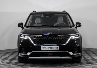 Подержанный автомобиль Kia Carnival 2021 года (2 фото)