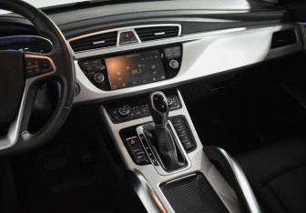 Подержанный автомобиль Geely Atlas 2018 года (19 фото)