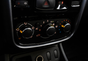 Подержанный автомобиль Renault Duster 2012 года (12 фото)