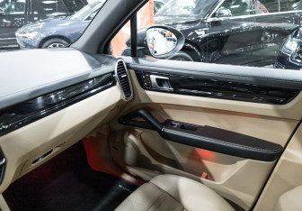 Подержанный автомобиль Porsche Cayenne 2020 года (27 фото)