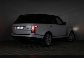 Подержанный автомобиль Land Rover Range Rover 2015 года (35 фото)