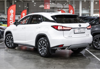 Подержанный автомобиль Lexus RX 2021 года (11 фото)