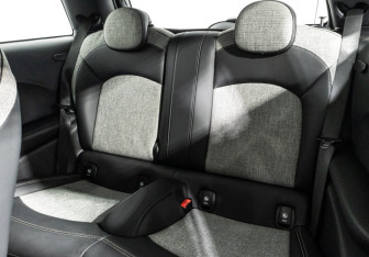 Подержанный автомобиль MINI Hatch 2019 года (10 фото)