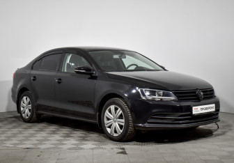 Подержанный автомобиль Volkswagen Jetta Sedan 2015 года (3 фото)