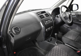 Подержанный автомобиль Suzuki SX4 Hatchback 2006 года (9 фото)
