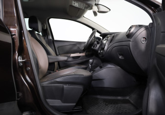 Подержанный автомобиль Renault Kaptur 2018 года (22 фото)