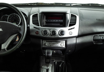 Подержанный автомобиль Mitsubishi L200 2014 года (14 фото)