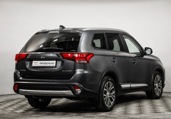 Подержанный автомобиль Mitsubishi Outlander 2018 года (5 фото)