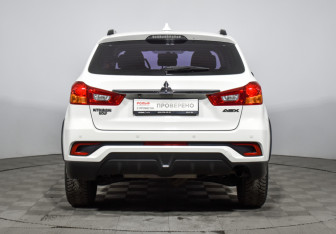 Подержанный автомобиль Mitsubishi ASX 2018 года (6 фото)