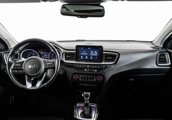 Подержанный автомобиль Kia Ceed Wagon 2019 года (10 фото)