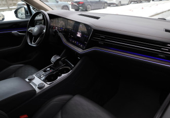 Подержанный автомобиль Volkswagen Touareg 2021 года (20 фото)