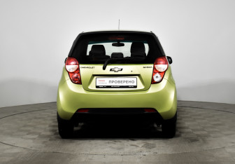 Подержанный автомобиль Chevrolet Spark 2013 года (6 фото)