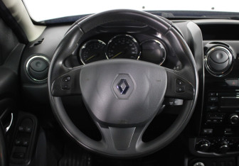 Подержанный автомобиль Renault Duster 2016 года (2 фото)