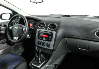 Подержанный автомобиль Ford Focus Hatchback 2007 года (9 фото)