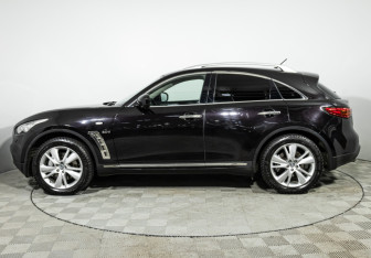 Подержанный автомобиль Infiniti QX70 2013 года (8 фото)