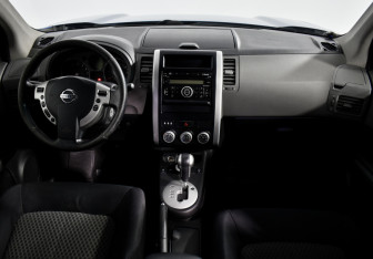 Подержанный автомобиль Nissan X-Trail 2008 года (14 фото)