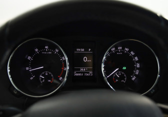 Подержанный автомобиль Skoda Yeti 2015 года (11 фото)