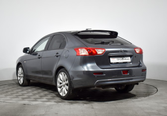 Подержанный автомобиль Mitsubishi Lancer Hatchback 2010 года (7 фото)