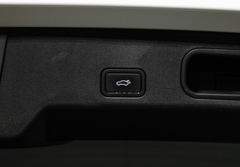 Подержанный автомобиль Geely Atlas 2023 года (20 фото)