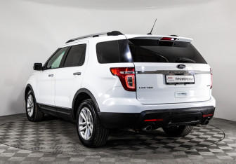 Подержанный автомобиль Ford Explorer 2014 года (7 фото)