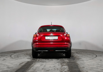 Подержанный автомобиль Nissan Juke 2013 года (6 фото)