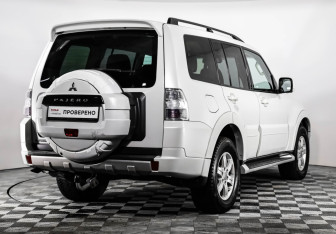 Подержанный автомобиль Mitsubishi Pajero 2014 года (5 фото)