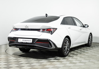 Подержанный автомобиль Hyundai Elantra Sedan 2023 года (5 фото)