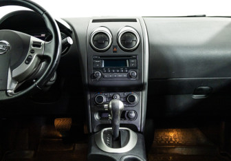 Подержанный автомобиль Nissan Qashqai 2013 года (14 фото)