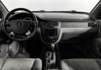 Подержанный автомобиль Daewoo Gentra Sedan 2014 года (14 фото)