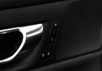 Подержанный автомобиль Volvo V60 Cross Country 2021 года (20 фото)