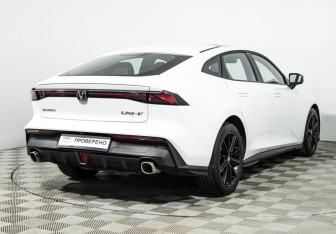 Подержанный автомобиль Changan UNI-V 2024 года (5 фото)