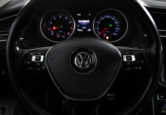 Подержанный автомобиль Volkswagen Tiguan 2018 года (18 фото)