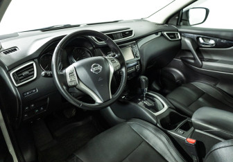 Подержанный автомобиль Nissan Qashqai 2015 года (11 фото)