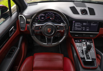 Подержанный автомобиль Porsche Cayenne 2019 года (13 фото)
