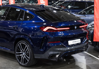Подержанный автомобиль BMW X6 2021 года (14 фото)