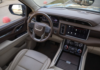 Подержанный автомобиль GMC Yukon 2022 года (10 фото)