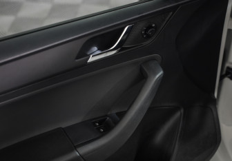 Подержанный автомобиль Skoda Rapid Liftback 2017 года (16 фото)