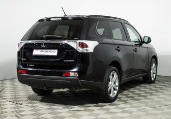 Подержанный автомобиль Mitsubishi Outlander 2013 года (5 фото)