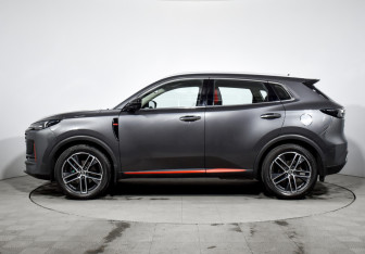 Подержанный автомобиль Changan UNI-S 2024 года (8 фото)