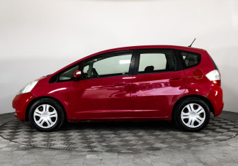 Подержанный автомобиль Honda Jazz 2009 года (8 фото)