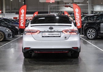 Подержанный автомобиль Toyota Camry Sedan 2021 года (9 фото)