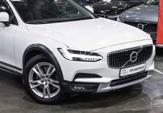 Подержанный автомобиль Volvo V90 Cross Country 2018 года (6 фото)