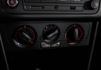 Подержанный автомобиль Volkswagen Polo Sedan 2016 года (14 фото)