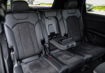 Подержанный автомобиль Audi Q7 2019 года (32 фото)