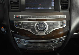 Подержанный автомобиль Infiniti JX 2013 года (19 фото)