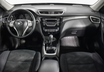 Подержанный автомобиль Nissan X-Trail 2017 года (13 фото)